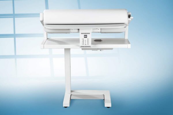 Triikimiskalander L850 D160mm; 220V/50Hz 3,3kW; kiirus 1-3m/min,  jääkniiskus 10-15% tootlikkus 12-15kg/h; auru funktsioon, veepaak 0,9L; 940x400x1050